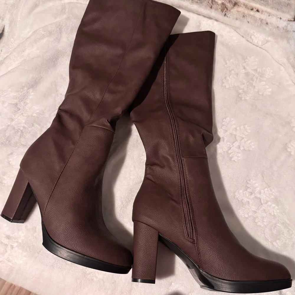 Chic Over the Knee Brown Boots - Picture 4 of 5